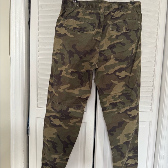 American Eagle Outfitters Green Camouflage Cargo Pants - Picture 2 of 3